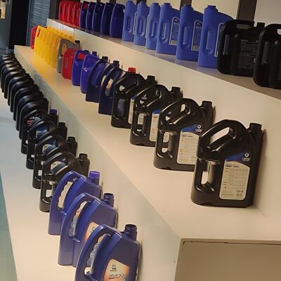 comprar Fabrica de venda superior 1-5L revestimento linha de enchimento de solvente controle totalmente automático online manufacture