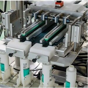 Comprar Linha Automática Inteligente de Alta Velocidade para Enchimento e Tamponamento de Produtos Químicos Diários de 100-1000ml Fabricação em linha